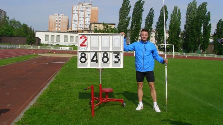 XXXXIII. ročník atletického mítingu KOŠICE 2014, 3. mája Víťaz v hode oštepom v novom rekorde štadióna TU Košice a druhom výkone sveta 84,83 m v sezóne 2014 ku dňu konania podujatia, 23-ročný Patrik Ženúch z Dukly Banská Bystrica, zverenec trénera Jozefa Hanušovského