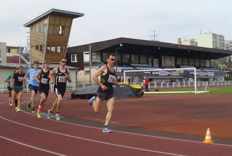 XXXXIII. ročník atletického mítingu KOŠICE 2014, 3. mája V behu na 3 000 m mužov, konaného ako Memoriál Ladislava Marhevského, na prvom mieste v úvodnom kole Imrich Pástor z BK STEEL Košice, víťaz behu v čase 9:02,67 min.