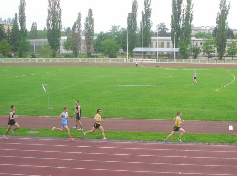 Atletický míting „Košice 2013“, GPS 4.mája Na trati 3 000 m na prvej pozícii Jozef Urban, víťaz podujatia v kvalitnom čase 8:44,19 min.