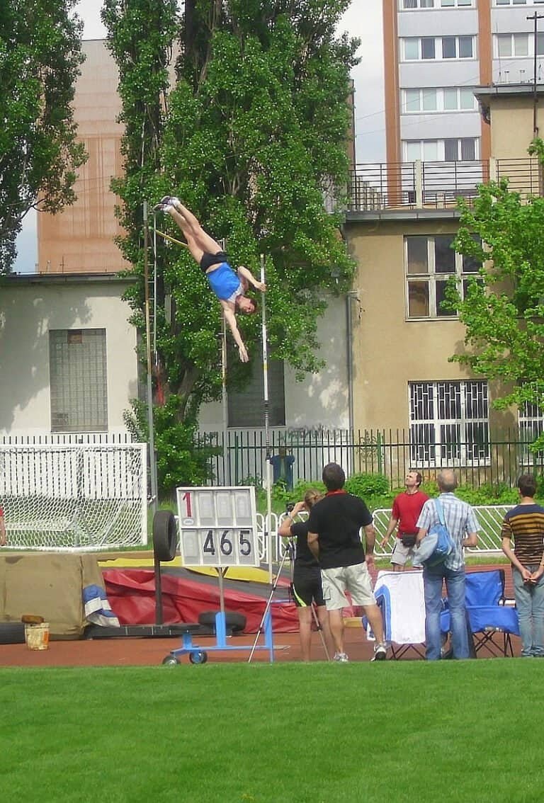 Atletický míting „Košice 2013“, GPS 4.mája Na výške 465 cm v skoku o žrdi domáci pretekár Tomáš Krajňák (23 r.), v súťaži celkovo na druhom mieste rovnakým výkonom.