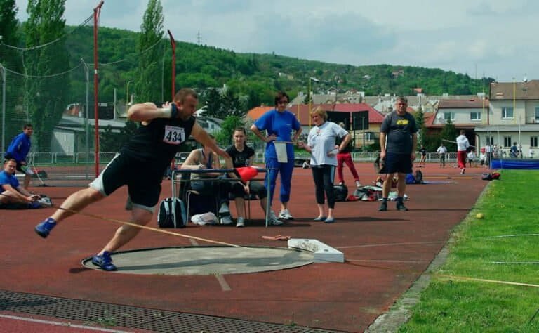 GPS Košice 2010, 1. mája Pri dynamickej otočke vo vrhu 7,257 kg guľou Jaroslav Žitňanský /39 r./ z bratislavského AO Slávia ÚK, víťaz výkonom 16,76 m.