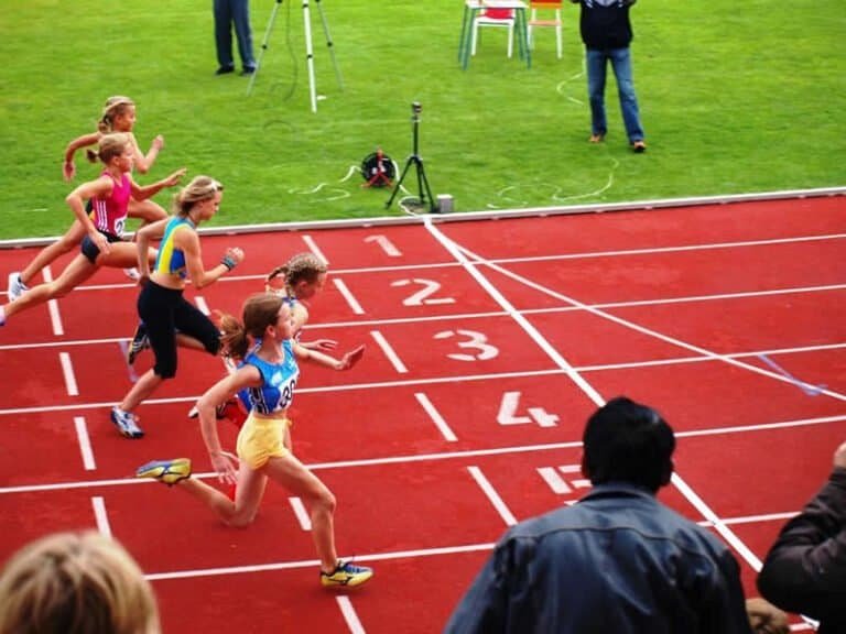 Olomouc, Česká republika, 2010,15. septembra European Kids Athletics Games, Pred cieľovou páskou v modro-žltom košickom drese ATU Košice v šiestej dráhe Martina Nagyová /11 r./ v cieli behu na 60 m na skvelom spoločnom druhom mieste v čase 8,91 s pri protivetre až -1,5 m/s