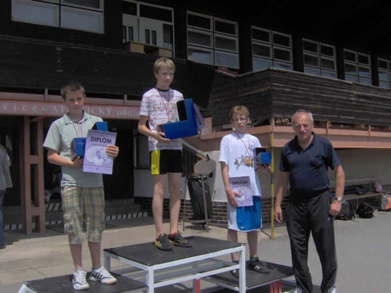 Krajské kolo súťaže„Hľadáme nového Plachého 2009“ Košice, 15. jún 2009. Kategória žiaci - 1.000 m. Na 1.mieste Boňko Tomáš zo ZŠ Jenisejská, Košice, 3:13,97, 2.miesto Kovács Adam, ZŠ ZŠ Košice – Šaca, 3:19,34, 3.miesto Bigoš Daniel, ZŠ Kožuchova, Spišská Nová Ves 3:19,35. Ceny víťazom odovzdal JUDr. Jozef Plachý.