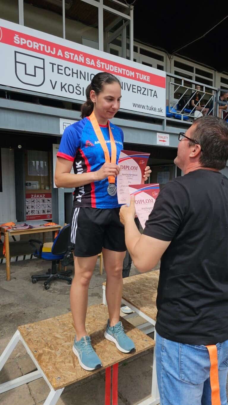 Karolína Hamráková strieborná vo vrhu guľou na Majstrovstvách VSAZ v kategórii žien výkonom 09.83m