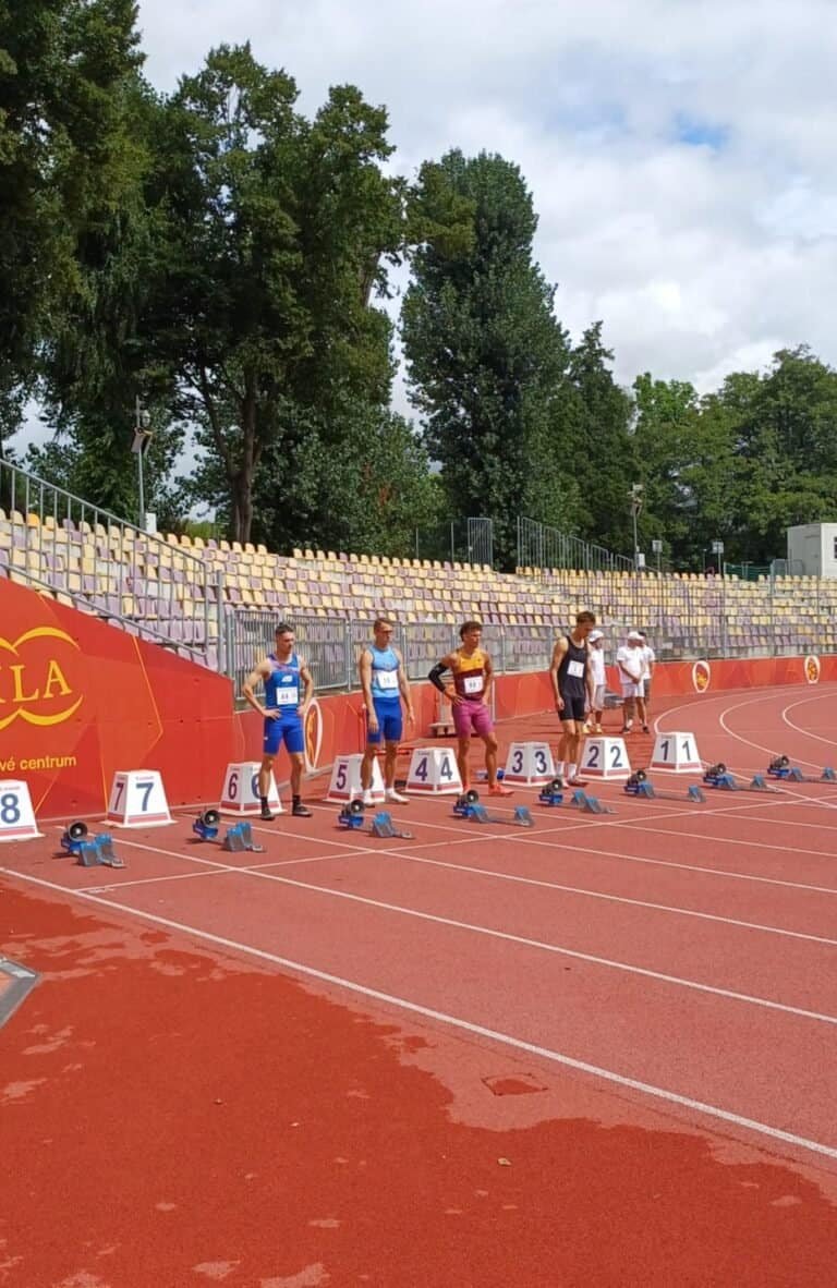 Ján Daniel Németh pred štartom 110m prekážok na MSR mužov a žien v Bánskej Bystrici
