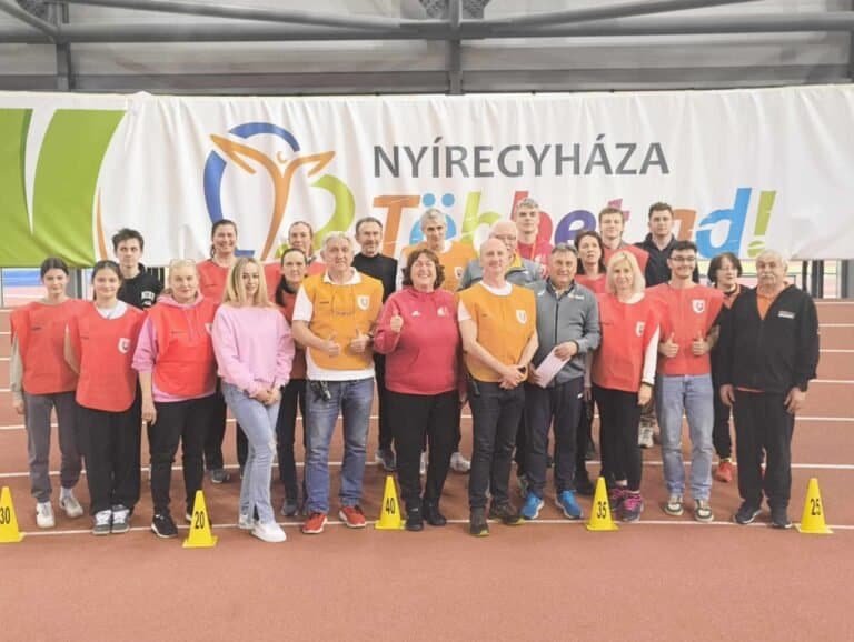 Rozhodcovský kolektív Akademiku po úspešnom rozhodovaní MSR juniorov, dorastencov a st. žiakov vo viacbojoch, v Nyíregyháze v spoločnosti maďarských kolegov